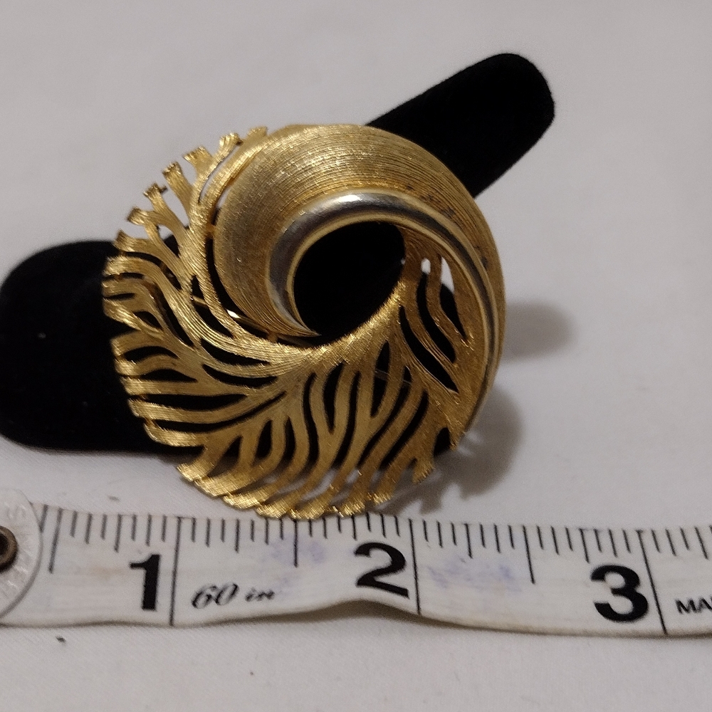Gold tone swirl brooch pin